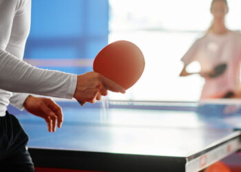 Quer jogar tênis de mesa? Dicas essenciais para começar no ping-pong