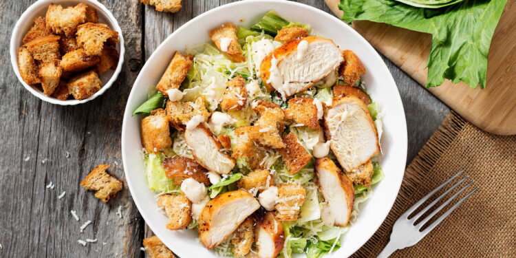 Como a caesar salad foi inventada em Tijuana e virou um clássico mundial!