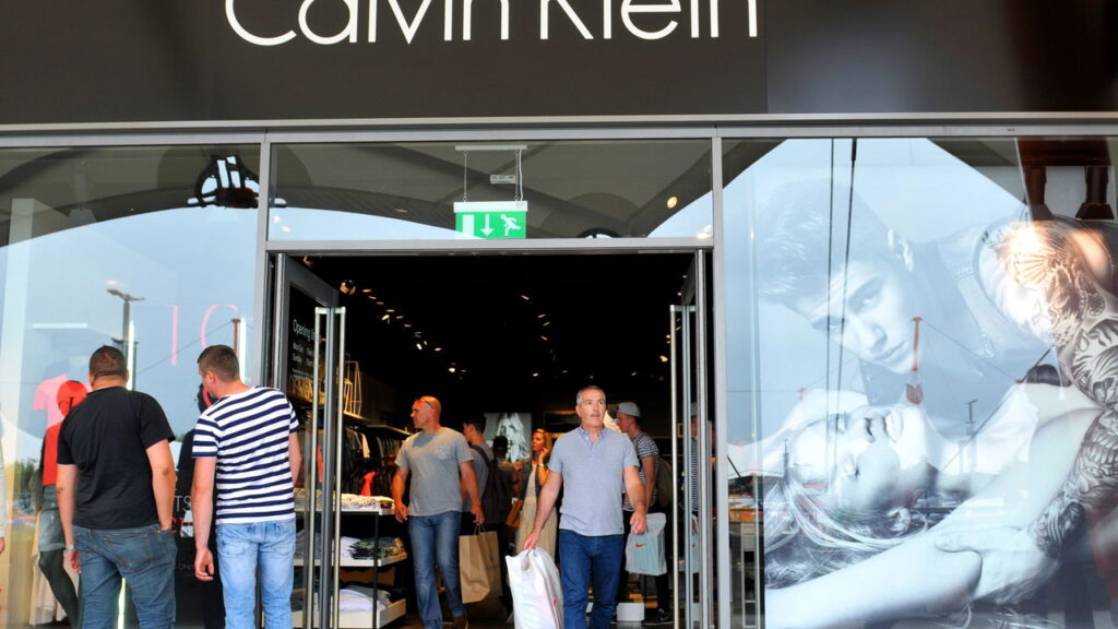 Conheça quem criou a Calvin Klein e a estética minimalista que virou febre!