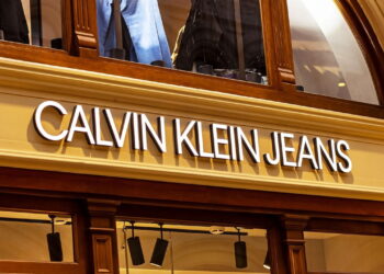 Conheça quem criou a Calvin Klein e a estética minimalista que virou febre!