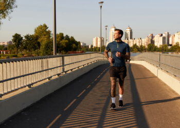Conheça os benefícios de caminhar no fim de tarde para a sua saúde!