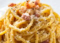 Carbonara leva creme de leite? A verdade sobre a receita e sua história