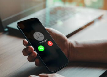 Saiba o que fazer ao receber uma chamada suspeita no celular!