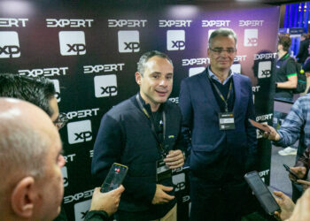 Thiago Maffra, CEO da XP Inc. e José Berenguer, CEO do Banco XP S.A. em entrevista coletiva na Expert (Foto: Reginaldo Martins/Divulgação XP)