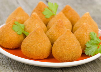 Quem inventou a coxinha? A origem do salgado mais amado das festas!