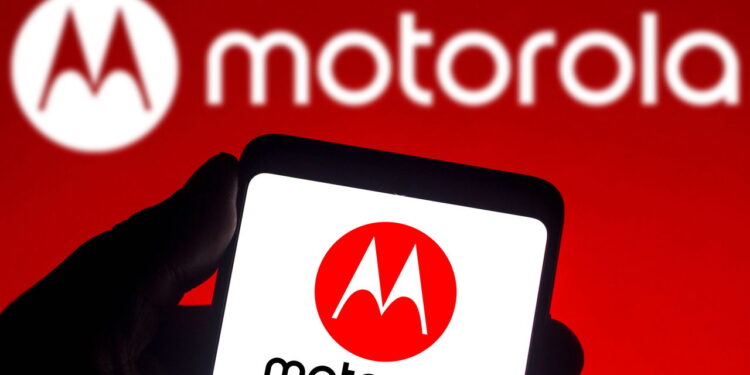 Saiba quem criou a Motorola e a inovação por trás do 'Hello Moto'!