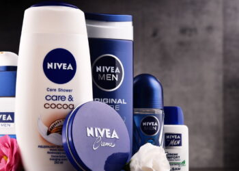 Saiba quem criou a Nivea e o segredo por trás do creme branco como a neve!