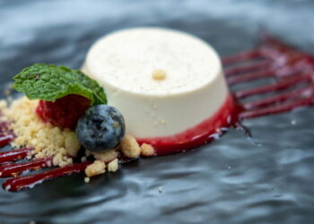 Saiba por que a panna cotta é a sobremesa que define a elegância italiana!