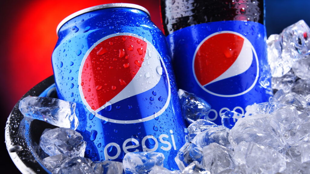Conheça a origem da Pepsi e a rivalidade que mudou a publicidade!