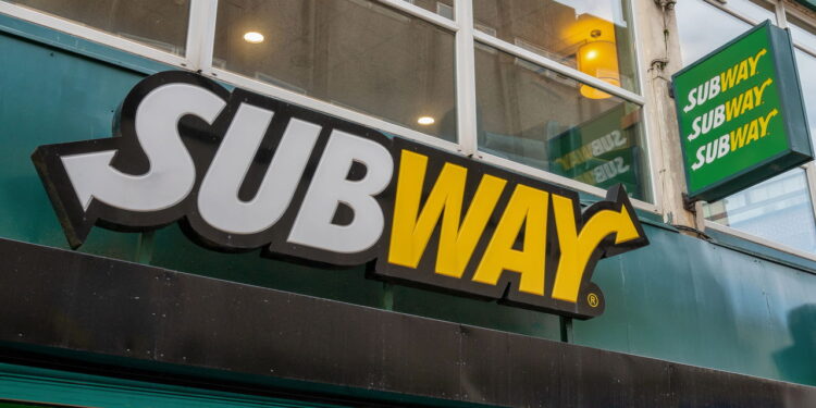 Saiba quem criou a Subway e a ideia do sanduíche de "submarino"!