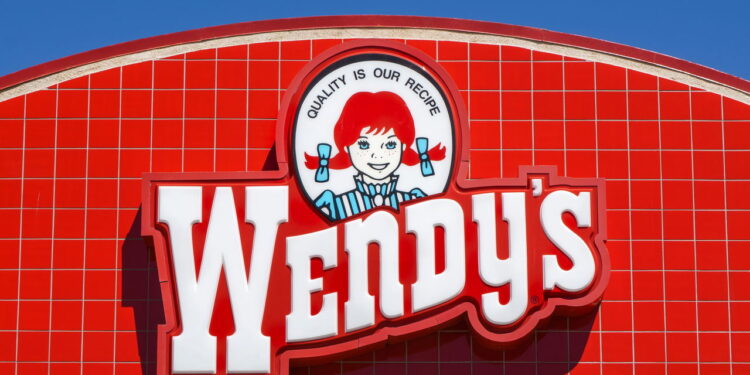 A história da Wendy's e do hambúrguer quadrado que desafiou os rivais! Entenda