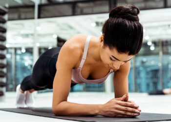 Quer mais resistência? 5 exercícios para fazer em casa sem nenhum equipamento