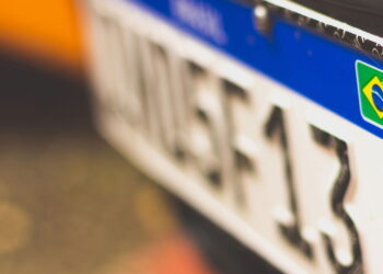 Multa e pontos? Veja o que não fazer com a placa do carro