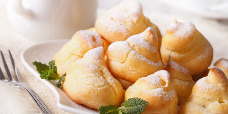 Conheça a origem do profiterole! A sobremesa com a famosa 'pâte à choux'!