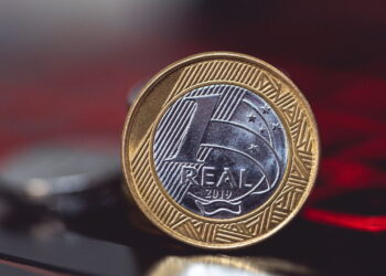 Como identificar a moeda de 1 real de 1998 que pode valer R$ 1.000! Confira