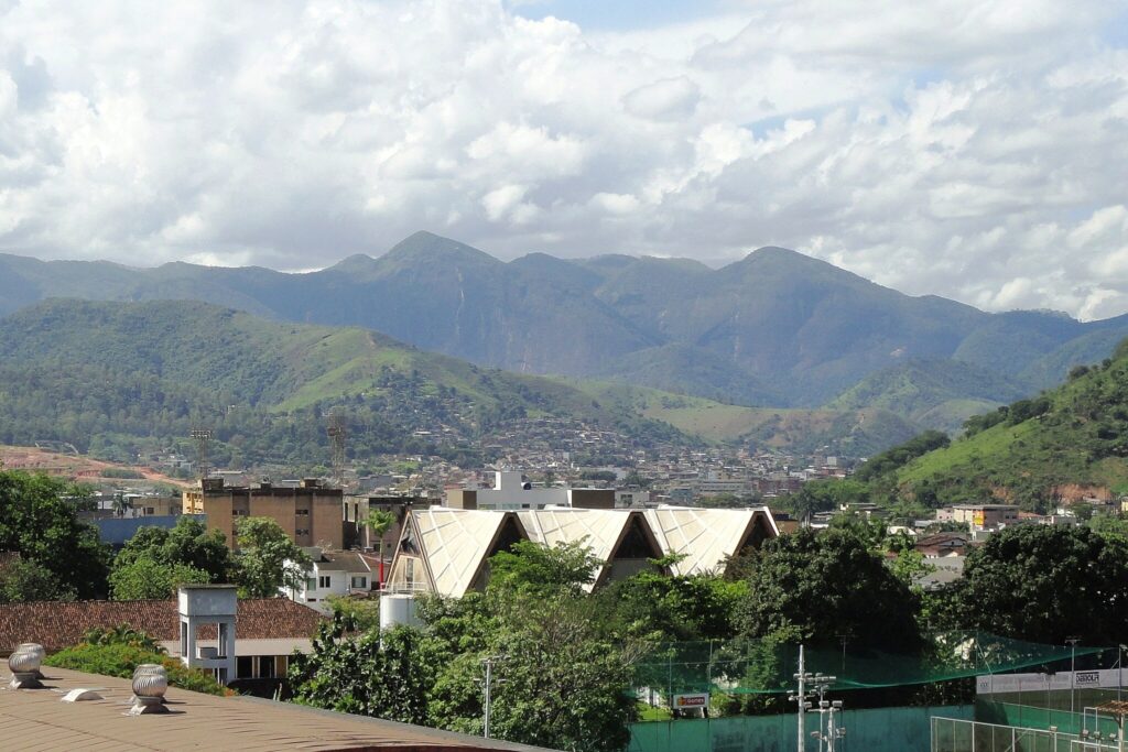 Cidade mineira com indústria forte oferece qualidade de vida e emprego