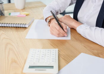 Quer mudar sua relação com o dinheiro? Comece anotando seus gastos