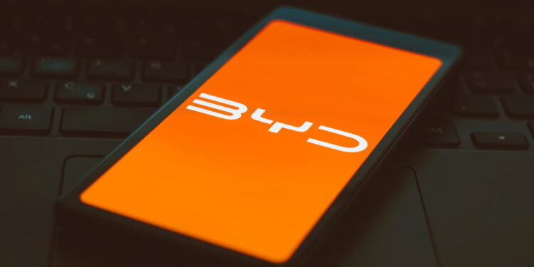 É oficial! BYD elétrico atinge 496 km/h e se torna o carro mais rápido do mundo