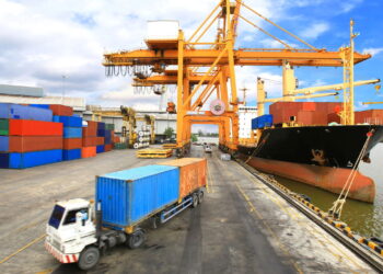 Tarifaço faz confiança da indústria exportadora desabar, diz estudo inédito CNI