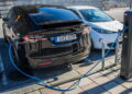 O que está por trás da tentativa da China de desacelerar sua 'bolha' de carros elétricos