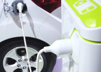 O guia definitivo dos carros eletrificados: o que significa HEV, PHEV e BEV?