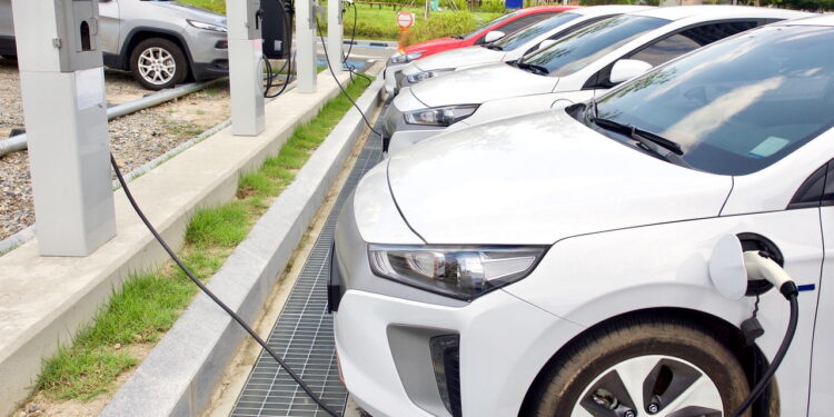 O ranking dos carros elétricos e híbridos mais vendidos de setembro! Veja a lista