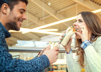 Como comer fora sem gastar muito! Dicas para economizar nos restaurantes
