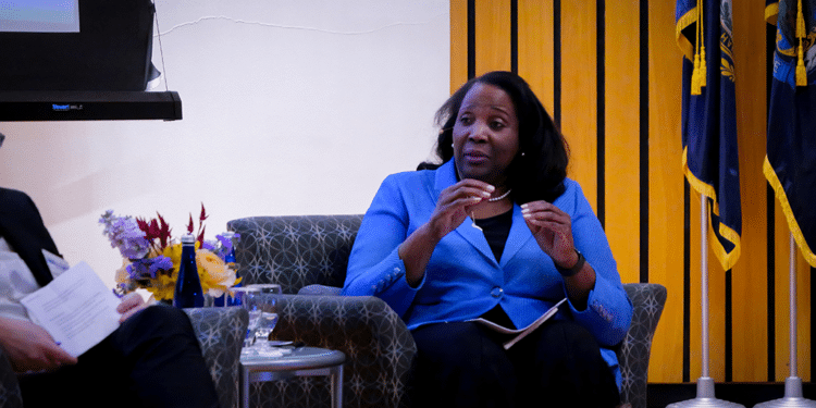 Trump demite Lisa Cook: "independência do Fed comprometida", avalia economista