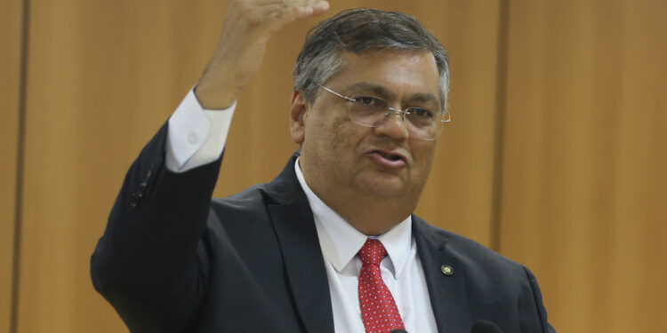 Analistas veem cautela dos investidores após interpretação de Dino sobre lei estrangeira