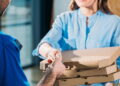 Viciado em delivery? 5 truques para reduzir esse gasto no orçamento