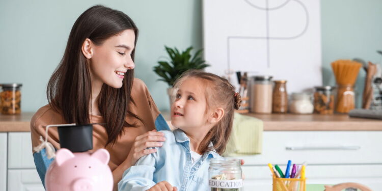 Como ensinar crianças sobre dinheiro de forma divertida! Entenda