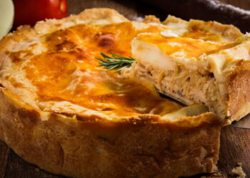 Conheça a origem do empadão de frango, o salgado que todo mundo ama!