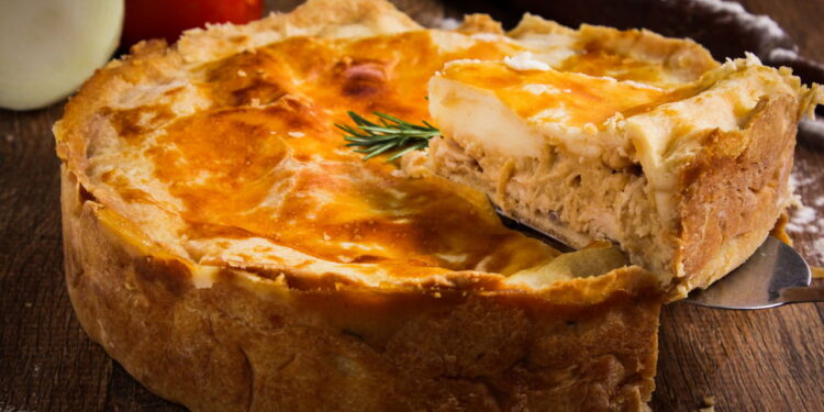 Conheça a origem do empadão de frango, o salgado que todo mundo ama!