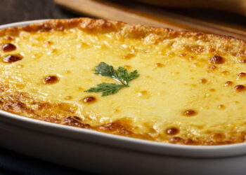 Conheça a origem do escondidinho! A delícia 'escondida' sob o purê