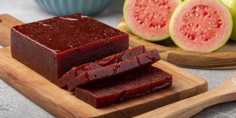 Conheça a origem da goiabada, o doce em barra que tem sabor de fazenda!