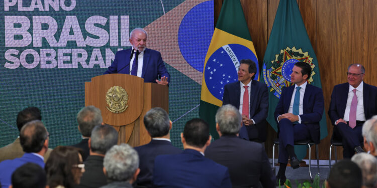 Especialistas avaliam pacote de R$ 30 bi para enfrentar tarifaço dos EUA