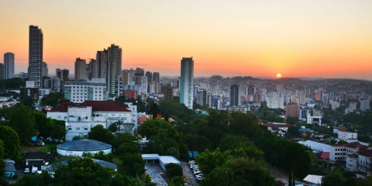 Tem cidade onde a indústria não para, a rua é segura e o aluguel não assusta
