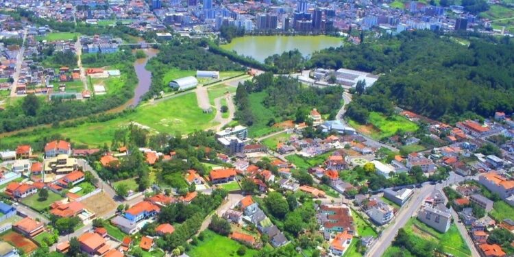 Cidade mineira oferece relaxamento imediato com águas termais e natureza exuberante