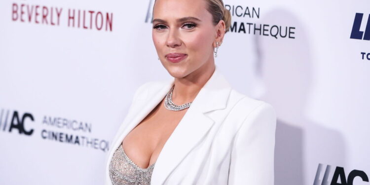 O que Scarlett Johansson fez para se tornar a mais influente do cinema?