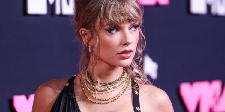 Taylor Swift atinge fortuna bilionária e redefine o mercado musical
