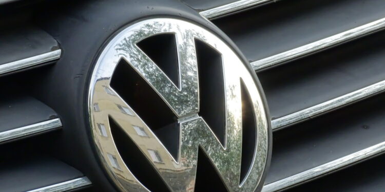 Por que a Volkswagen descarta produzir no Brasil os híbridos que viraram febres? Entenda