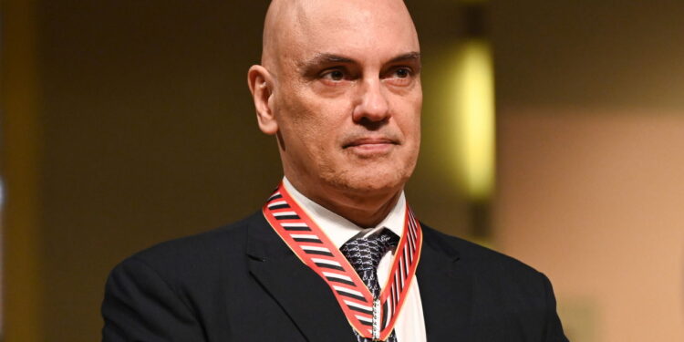 Brasil deve responder diplomaticamente sobre sanções a Moraes?