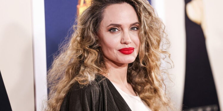 Angelina Jolie aos 50 anos segue acumulando conquistas e poder