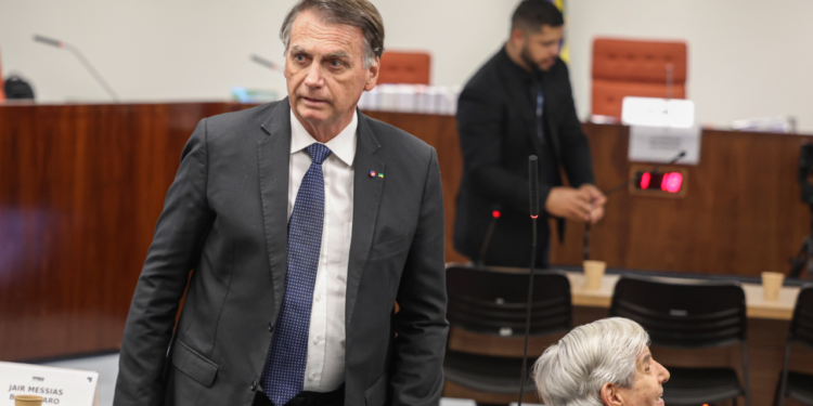 "Prisão de Bolsonaro eleva tensão e pressiona juros", avalia economista