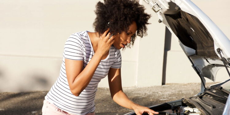 O maior vilão oculto da economia de combustível está no seu carro