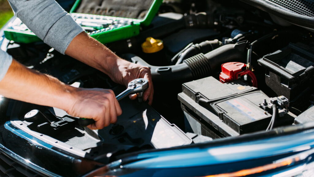 O maior vilão oculto da economia de combustível está no seu carro