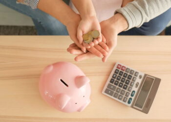Esse hábito familiar pode mudar o futuro financeiro dos seus filhos