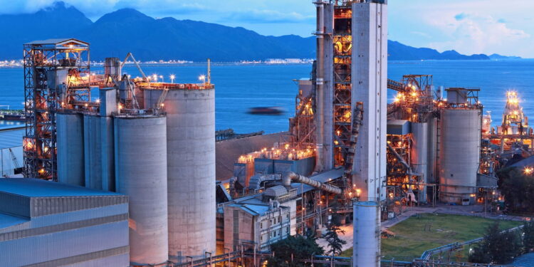 CNI reduz projeção da indústria em 2025 e alerta para os impactos do tarifaço