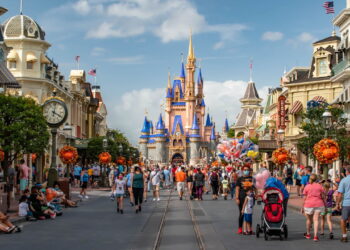 Disney projeta aumento de receitas e margens com foco em parques e streaming