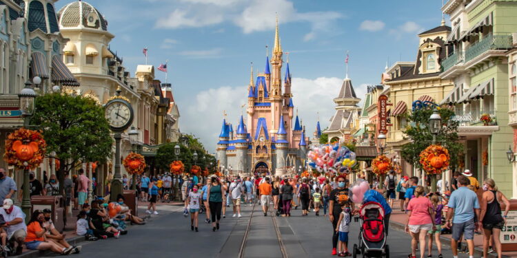 Disney projeta aumento de receitas e margens com foco em parques e streaming
